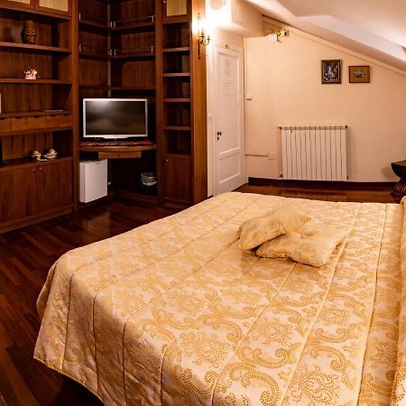 Real Borbone Bed and Breakfast Caserta Buitenkant foto