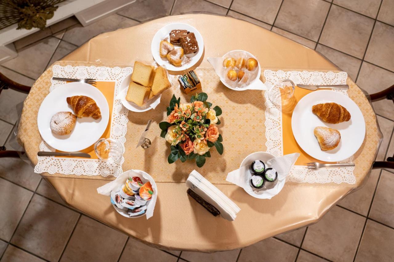 Real Borbone Bed and Breakfast Caserta Buitenkant foto