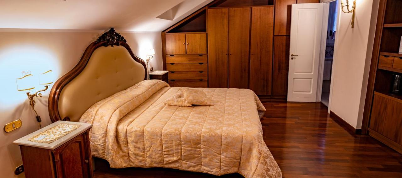 Real Borbone Bed and Breakfast Caserta Buitenkant foto