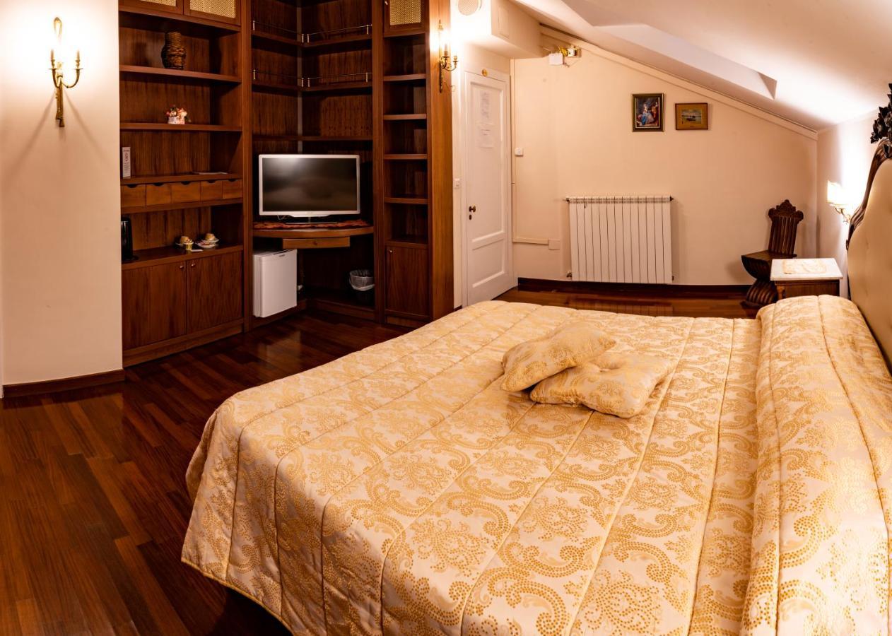 Real Borbone Bed and Breakfast Caserta Buitenkant foto