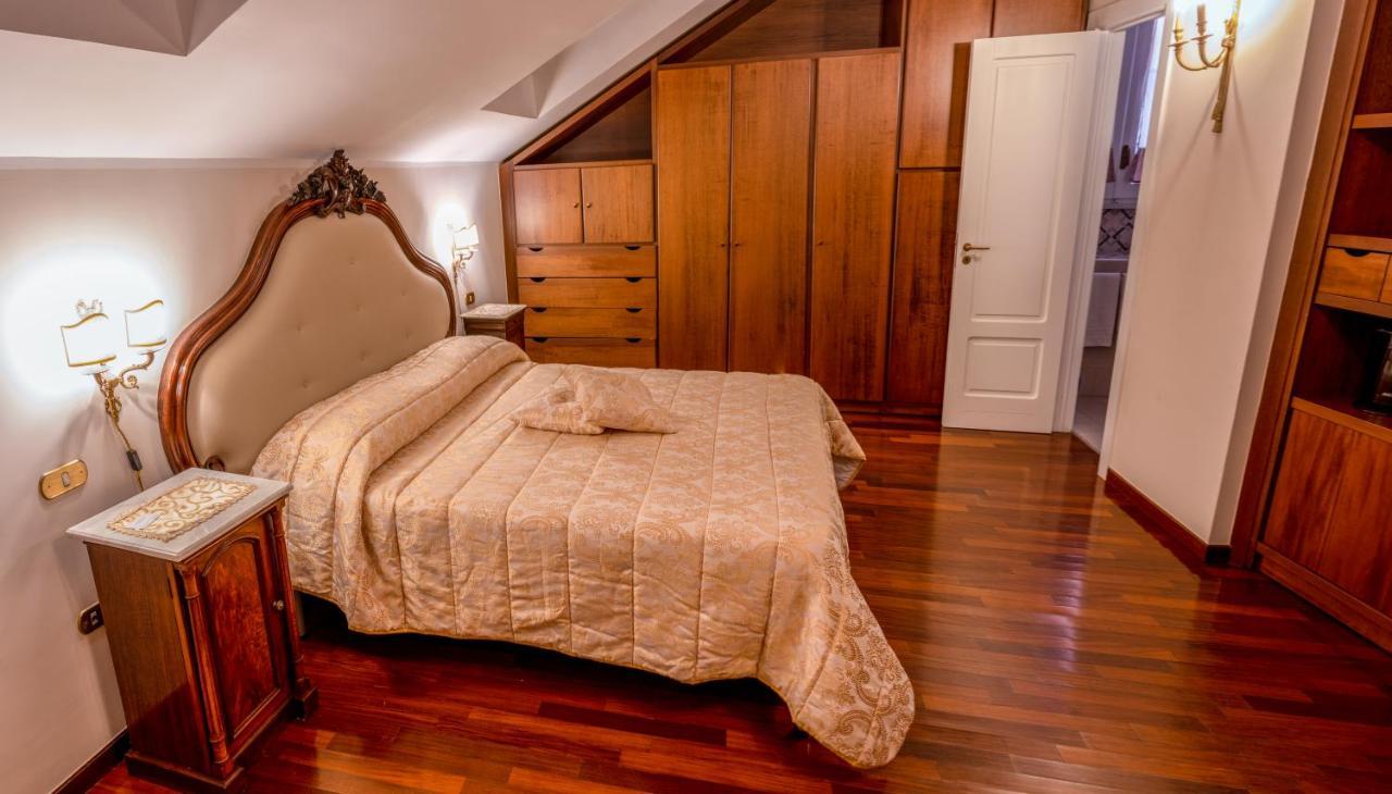 Real Borbone Bed and Breakfast Caserta Buitenkant foto